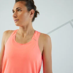 HARDLOOPTOP VOOR DAMES KIPRUN LICHTE EN ADEMENDEND LIGHT -Puur Mode hardlooptop voor dames light koraalrood 3