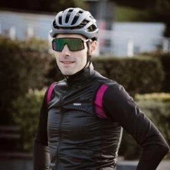 Superlicht Team Factory Regenjack En Vest Voor Fietsen En Hardlopen 7 Superlicht Team Factory Regenjack En Vest Voor Fietsen En Hardlopen -Puur Mode superlicht team factory regenjack en vest voor fietsen en hardlopen 3