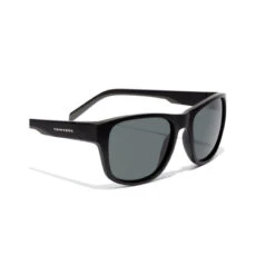HAWKERS Zonnebrillen Voor Mannen En Vrouwen BLACK DARK POLARIZED - OWENS 7 HAWKERS Zonnebrillen Voor Mannen En Vrouwen BLACK DARK POLARIZED - OWENS -Puur Mode zonnebrillen voor mannen en vrouwen black dark polarized owens 3